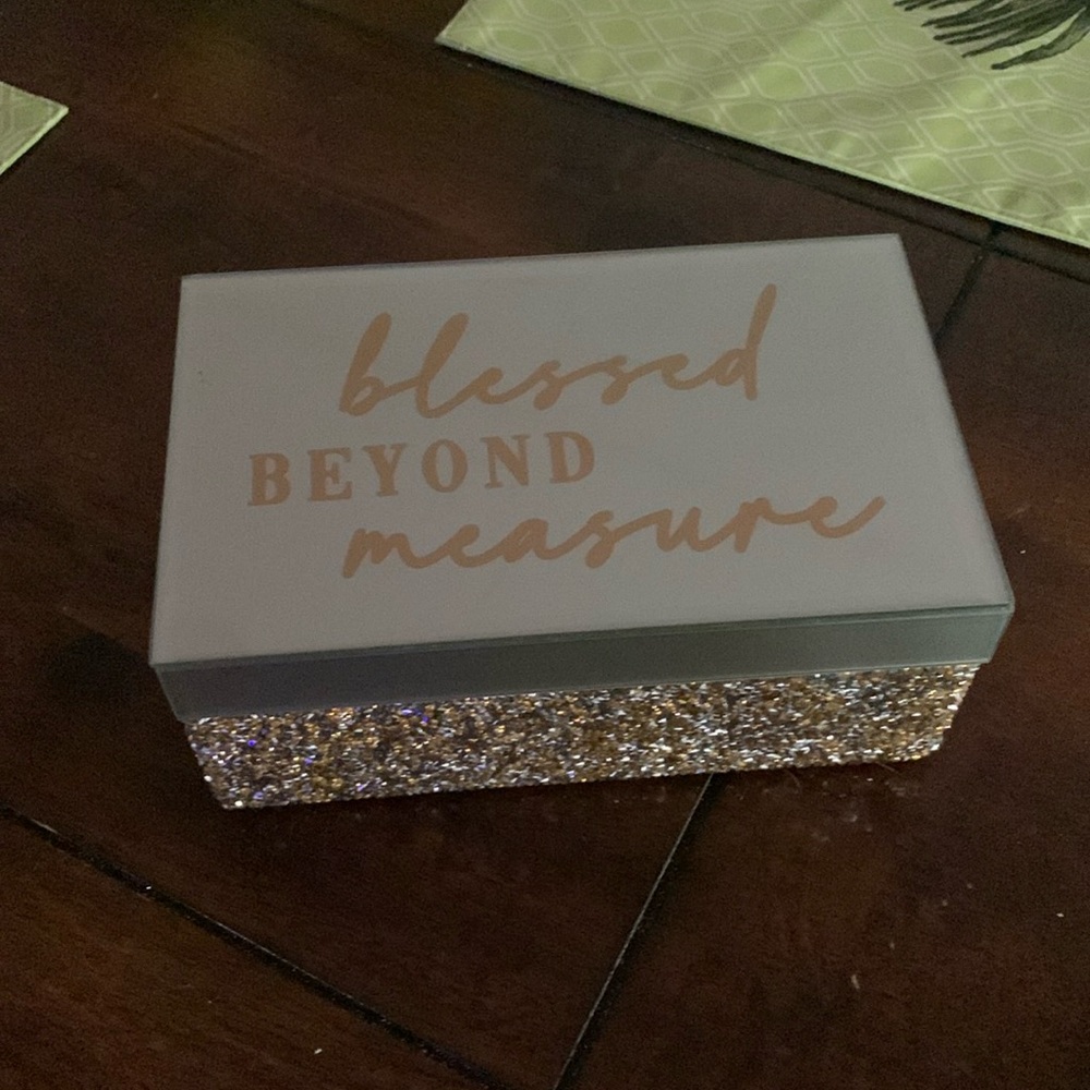 BOX FOR JEWELRY OR KEEPSAKES BLING FOLD WITH VELVET LINING NEW